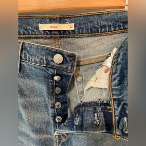 Levis wedgie size 32